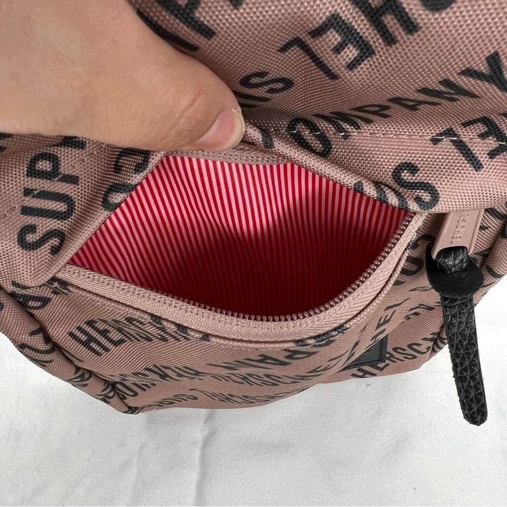 Herschel Chapter Connect Travel Kit - Picture 7 of 16